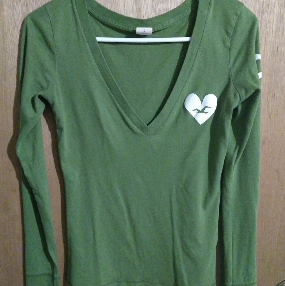 Hollister v-neck long sleeve shirt